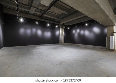 地下倉庫 の写真素材 画像 写真 Shutterstock