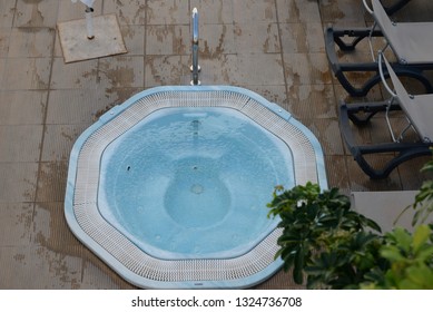 Imágenes Fotos De Stock Y Vectores Sobre Oldjacuzzi