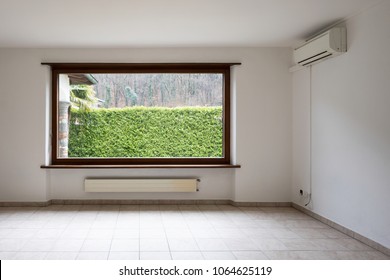 Empty large room with large windows. Very bright room without anyone inside - Powered by Shutterstock