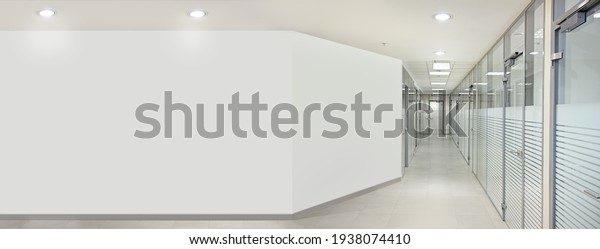 Empty office hall\
with glass walls and\
doors