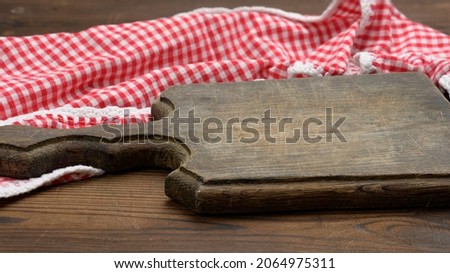 empty old wooden cutting board