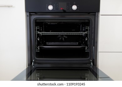 Empty Open Oven Stock Photo 1109193245 | Shutterstock