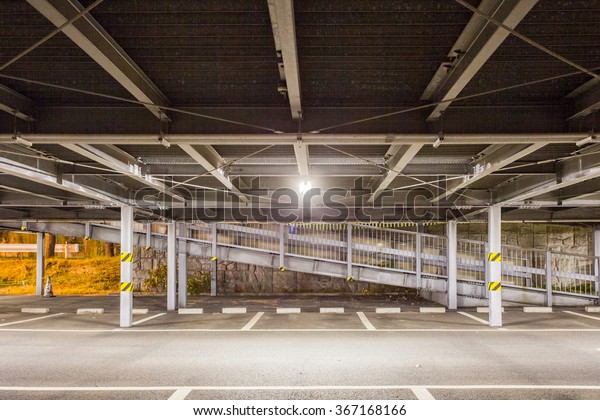 Empty outdoor car\
parkig space at night\
time