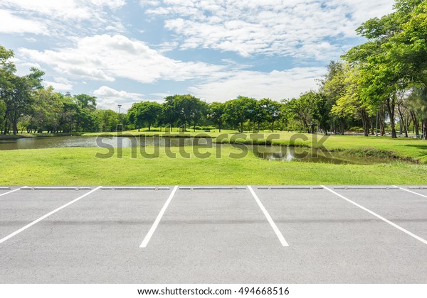 Suchen Sie Nach Leerer Parkplatz Auf Grunem Rasen Im Stockbildern In Hd Und Millionen Weiteren Lizenzfreien Stockfotos Illustrationen Und Vektorgrafiken In Der Shutterstock Kollektion Jeden Tag Werden Tausende Neue Hochwertige Bilder Hinzugefugt