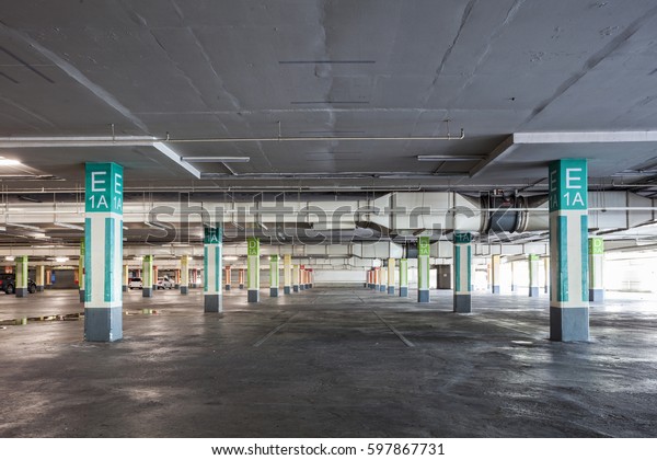 Empty\
parking garage underground interior in\
supermarket