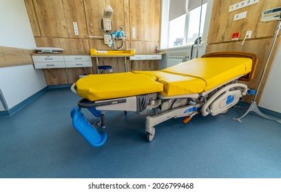 Empty Patient Beds In A Maternity Ward. Modern Light Ward Of Maternity Hospital. Yellow Bed. Stock Photo