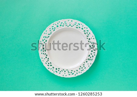 Empty plate, top view.