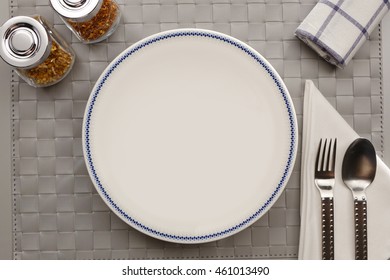  Empty plate, View from top with copy space.