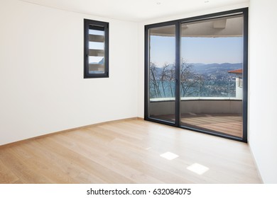 Empty room with window