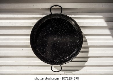 Empty Round Cast-iron Frying Pan For Pizza Or Pie On A White Wooden Background 