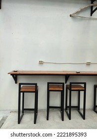  empty seating sets for guest 