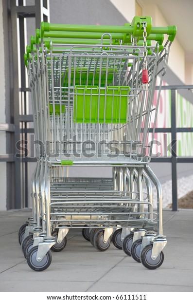 Empty shopping\
cart