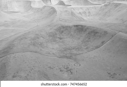 Empty Skatepark With Bowl And Obstacles Course. Design Skate Park
