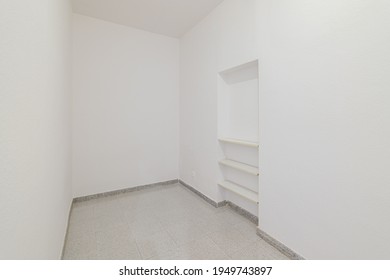 Empty Small Room White Walls Builtin Stock Photo 1949743897 | Shutterstock