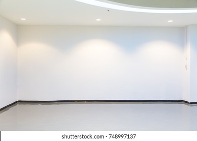 Empty space (empty wall in a bright room)