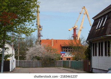 Empty Street (asphalt Road) Of A Small Town (village). Traditional And Modern Houses, Cottages. Tourism, Vacations, Home Office, Guest House, Real Estate Development, City Gardening, Lifestyle