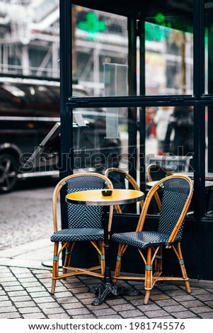 empty streets and empty cafes in paris