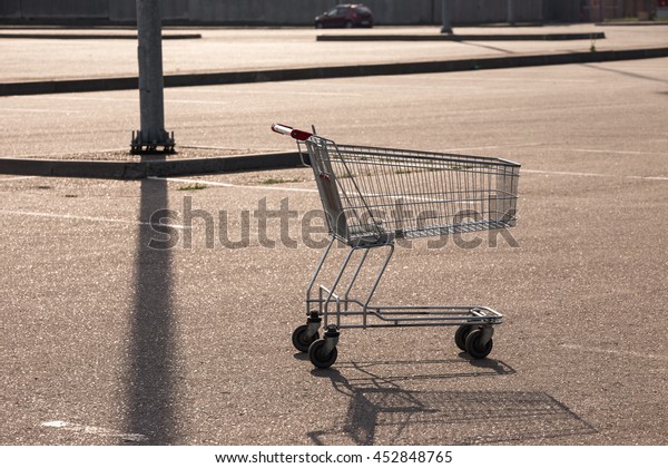 Empty supermarket\
shopping cart silhouette