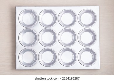 Empty Top View Stainless Steel Aluminum Muffin Tray Baking Pan