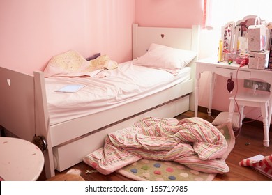 Cuarto Desordenado Imagenes Fotos De Stock Y Vectores Shutterstock