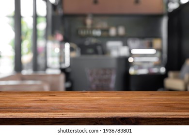Empty wooden table and blurred background cafe   restaurant 