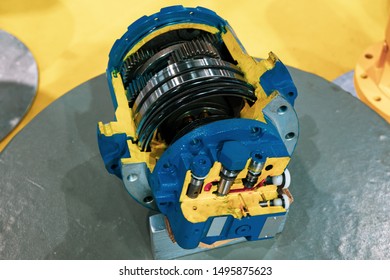 Enclosed Gears.Gear sets for machines in the industry.