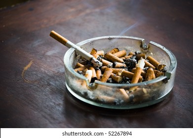 end fag , butt cigarette , ashtray grunge background