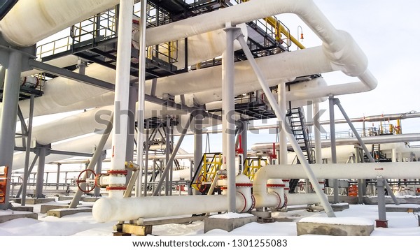 The end phase divider is tubular.\
Equipment for separating water from oil. Oil field. The equipment\
of crafts in Western Siberia, iron designs and\
pipes