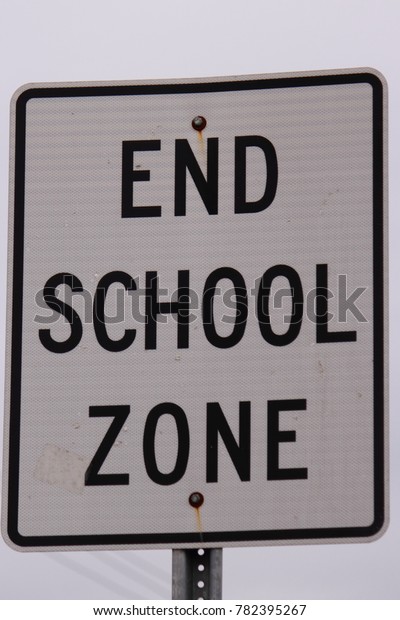 END SCHOOL ZONE
SIGN