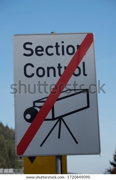 End of Speed check (\'Section Control\') sign on motorway\
in Austria 