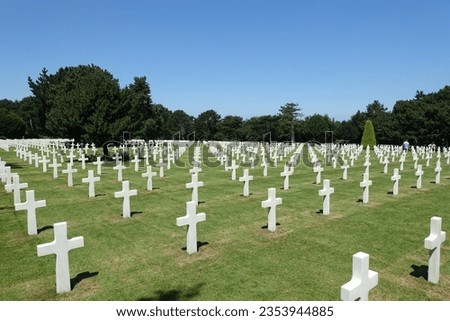 Endless graves of american soldiers who fought and died during world war 2 at Omaha Beach in France, memorial graves, soldier graveyeard, dday, world war 2
