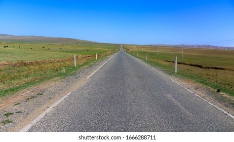 Endless Prairie Road. Gonghe County, Hainan Tibetan Autonomous Prefecture, Qinghai, CHINA