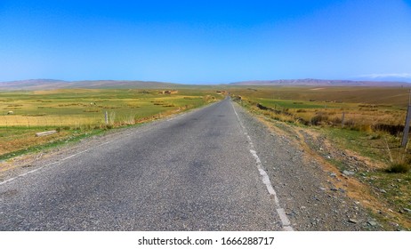 Endless Prairie Road. Gonghe County, Hainan Tibetan Autonomous Prefecture, Qinghai, CHINA