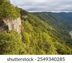 The Endless Wall Trail in New River Gorge National Park reveals impressive rock formations, creating a breathtaking experience for nature lovers.