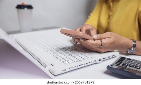Engaging in Work-Related Tasks While Using a Smartphone Next to a Laptop in a Cozy Environment