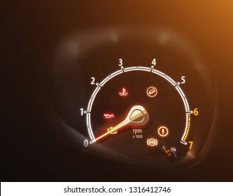 The Engine Gauge Has A Warning Light On The Screen When Starting The Engine.