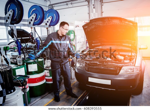 Engine oil\
change. Car repair. Service\
station.