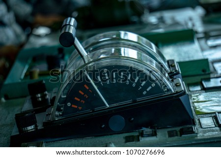 An engine order control lever, a control system to control speed of ship by controlling engines, shafts and propellers, and also control direction in forward or backward of the ship.