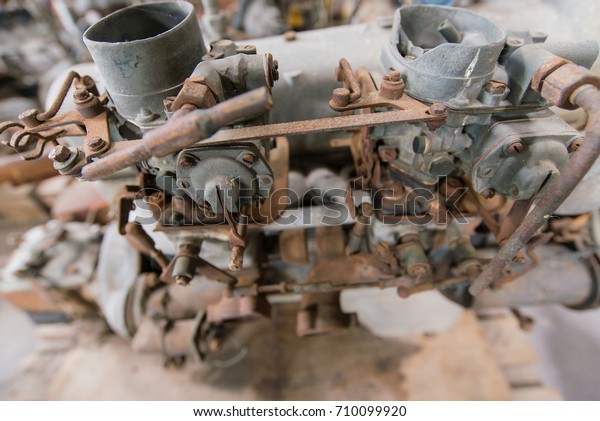 Engine parts are
rusty and can not be
used.