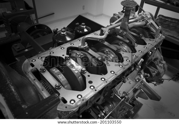 Engine spare machine\
Engine valve cover