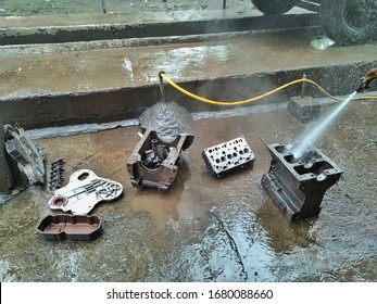 Engine spare washing, Diesel Engine block Cylinder Head oil chamber washing with pressure water, cleaning dirty engine parts with power washer

