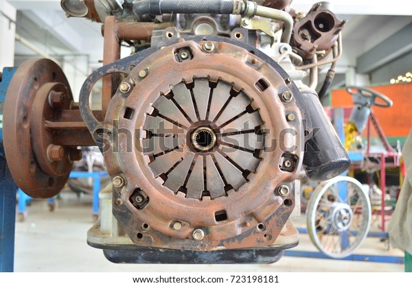 Engine,clutch,old car clutch for auto repair\
school, repair training, maintenance\
change.