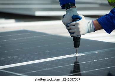 Engineer in charge of solar panel installation The installation of solar energy conversion into electricity for a warehouse is currently being investigated.