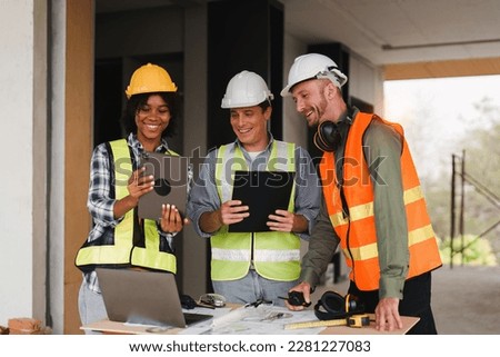 Engineer and Foreman builder team at construction site. American African foreman construction standing at construction site Foto stock © 