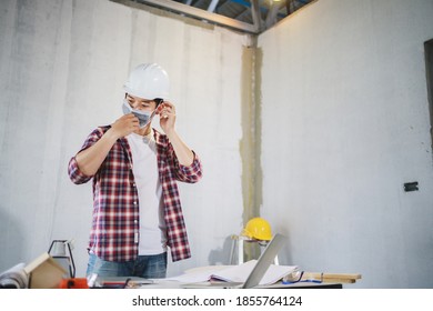Ingenieur oder Foreman tragen Einwegmaske, bevor sie an der Abwehr von Viren (COVID-19) und Staub auf Baustellen arbeiten.
