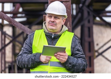 Engineer looking for information in tablet PC