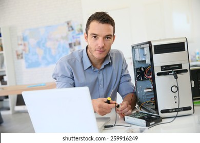 Engineer proceeding to data recovery from computer