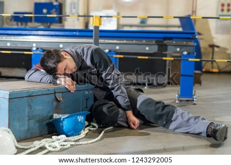 404 m113 - Page 3 Engineer-slacking-off-sleeping-on-450w-1243292005