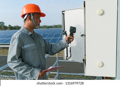 Engineer Using Thermal Imager Check Temperature Stock Photo 1316979728 ...