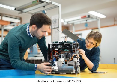 Engineering Robotics Class Teamwork By Students